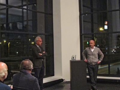 Vortrag von Rudolf Scholten – Vortrag des ehem. Bundesministers für Unterricht und Kunst Rudolf Scholten, der vor über 20 Jahren den unabhängigen "Beirat für Architektur und Design" einrichtete, der ein damals neu geschaffenes Budget für die Vermittlung von Architektur und Design vergeben konnte; eine strukturell wichtige kultur- und architekturpolitische Entscheidung, die u. a. dazu führte, dass in ganz Österreich sog. "Häuser der Architektur" gegründet wurden und ihre Biografie entwickeln konnten.