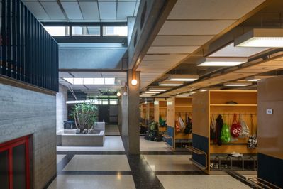 Team A Graz (Franz Cziharz, Dietrich Ecker, Herbert Missoni, Jörg Wallmüller), Doppelhauptschule, St. Johann in Tirol, 1974 – 79