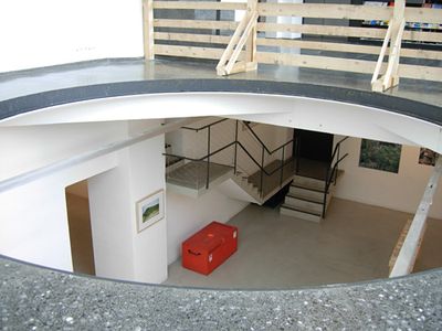 Blick in die Ausstellung "Lois und Franziska Weinberger: Feldarbeit"